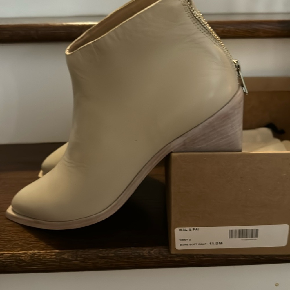 WAL AND PAI WEST BOOT. Brand new. Never worn. Perfect condition w/original box